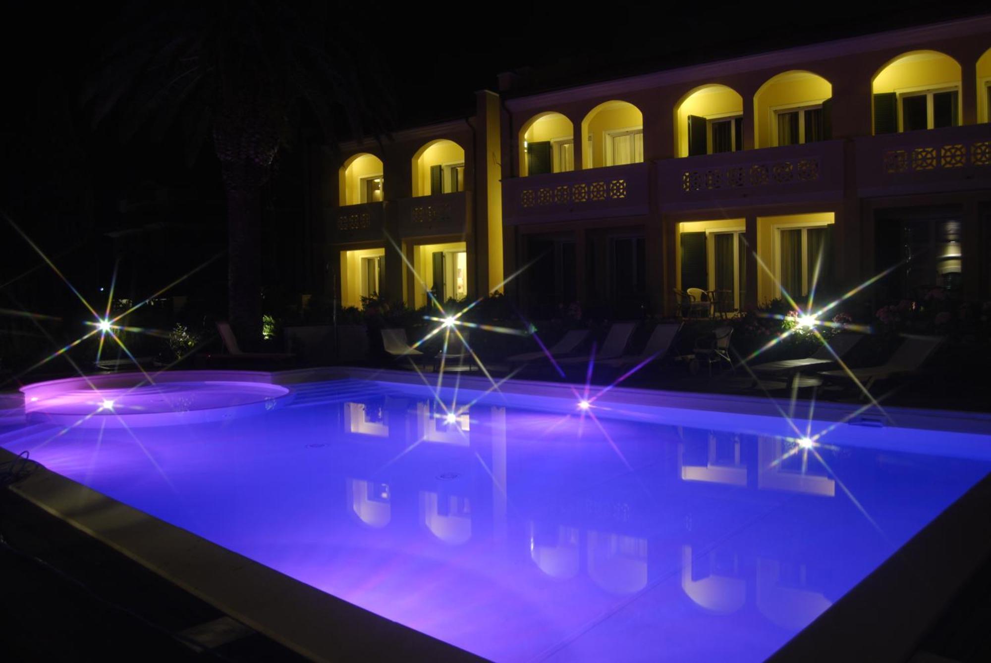Villa Rosella Resort Roseto Degli Abruzzi Exterior foto