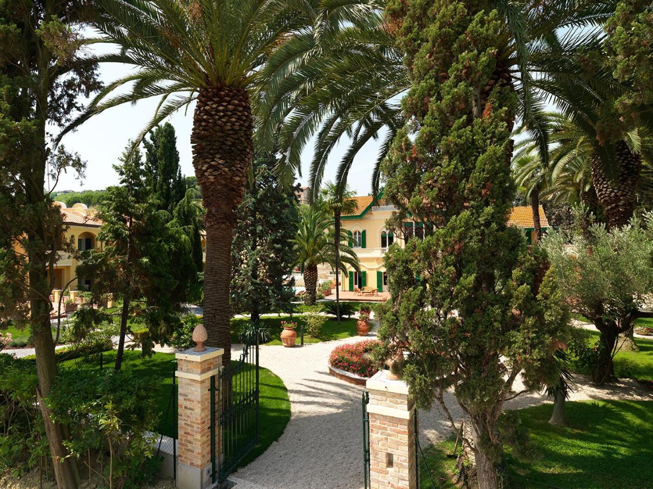 Villa Rosella Resort Roseto Degli Abruzzi Exterior foto