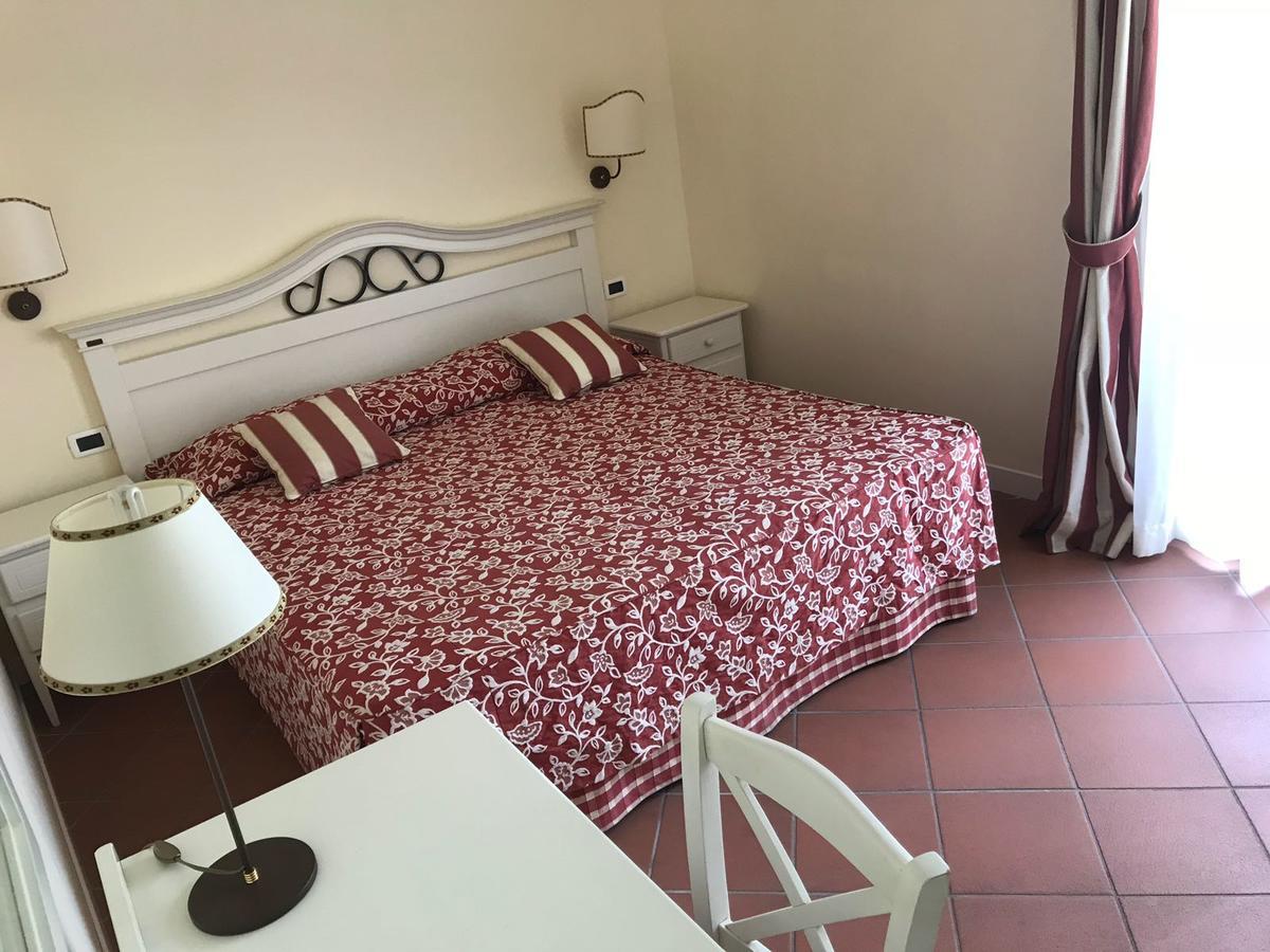 Villa Rosella Resort Roseto Degli Abruzzi Exterior foto
