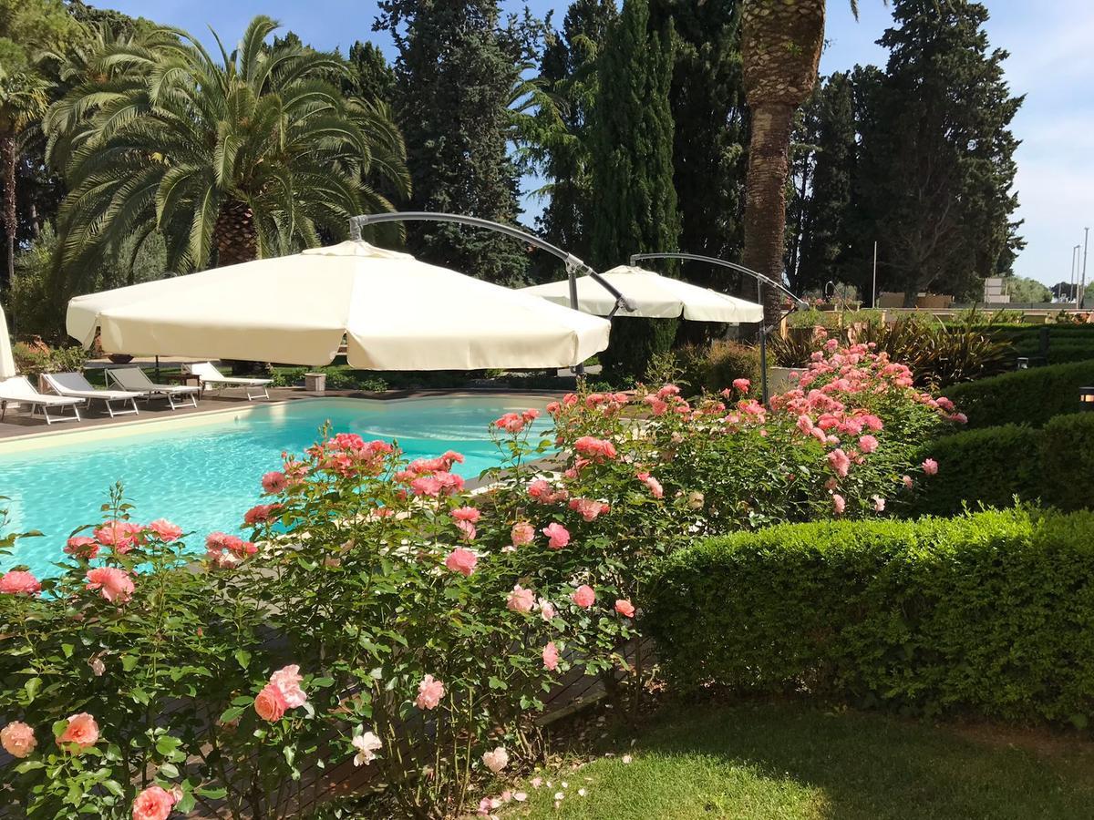 Villa Rosella Resort Roseto Degli Abruzzi Exterior foto